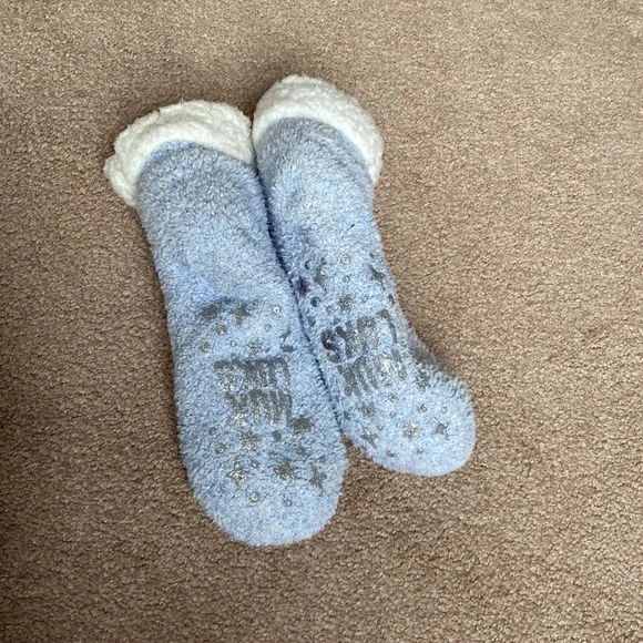 Muk Luks cabin slipper socks - Picture 5 of 6